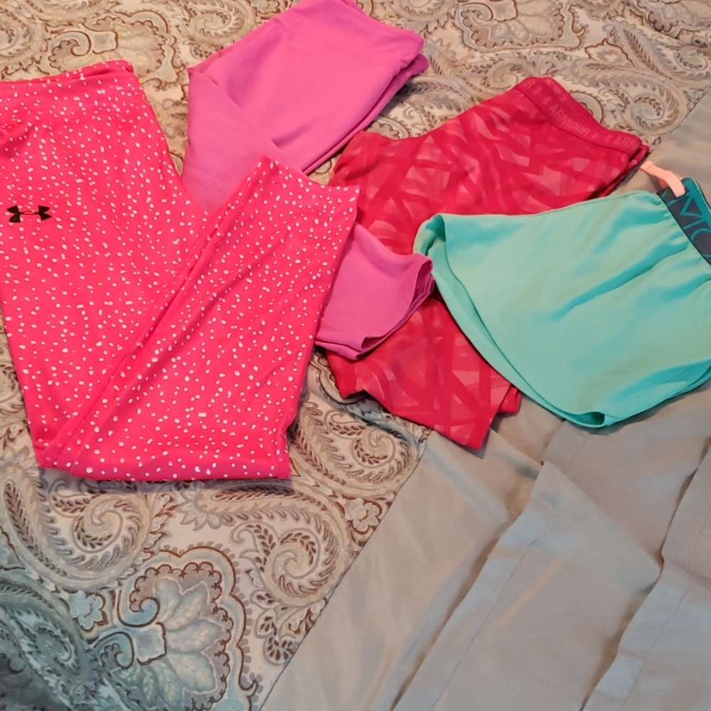 Under Armour girl youth XL YXL lot capris shorts